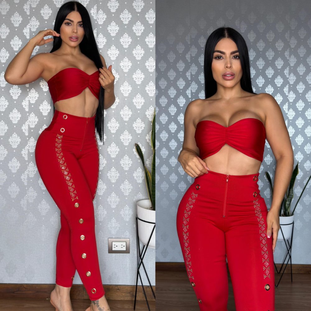Leggins con pedrería y taches dorados