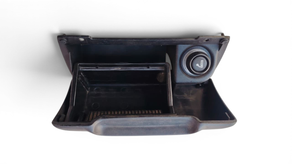 Cenicero Chevrolet Corsa swing 2004