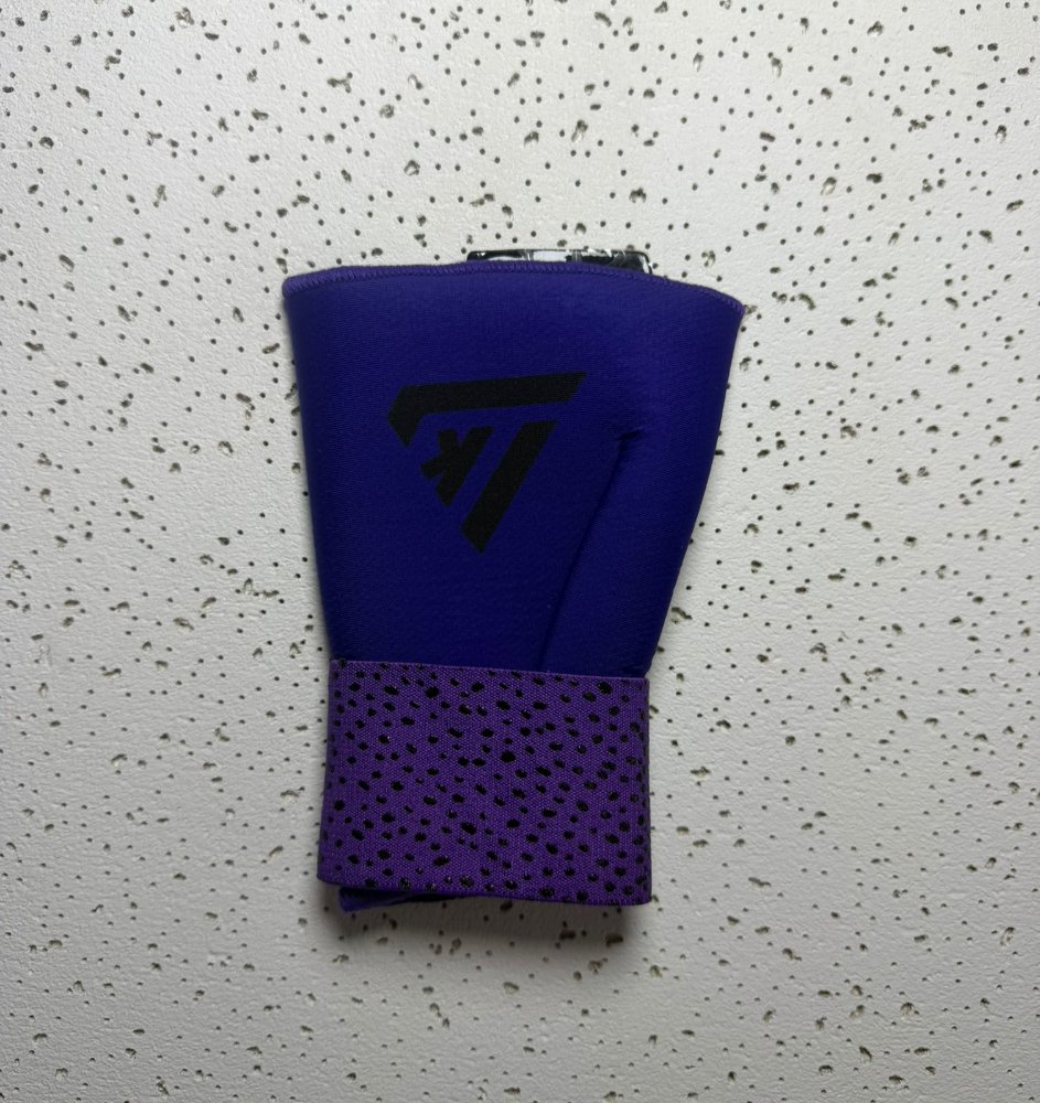 Morado y Negro