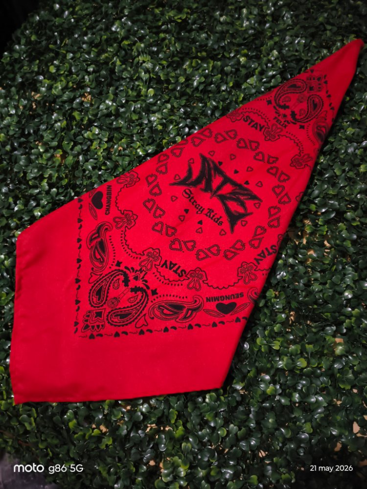 STRAY KIDS (Bandana) roja