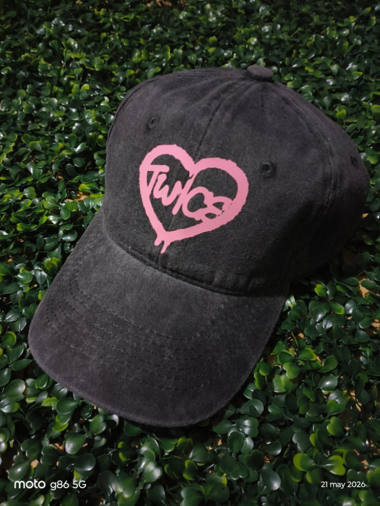 Gorra TWICE negra