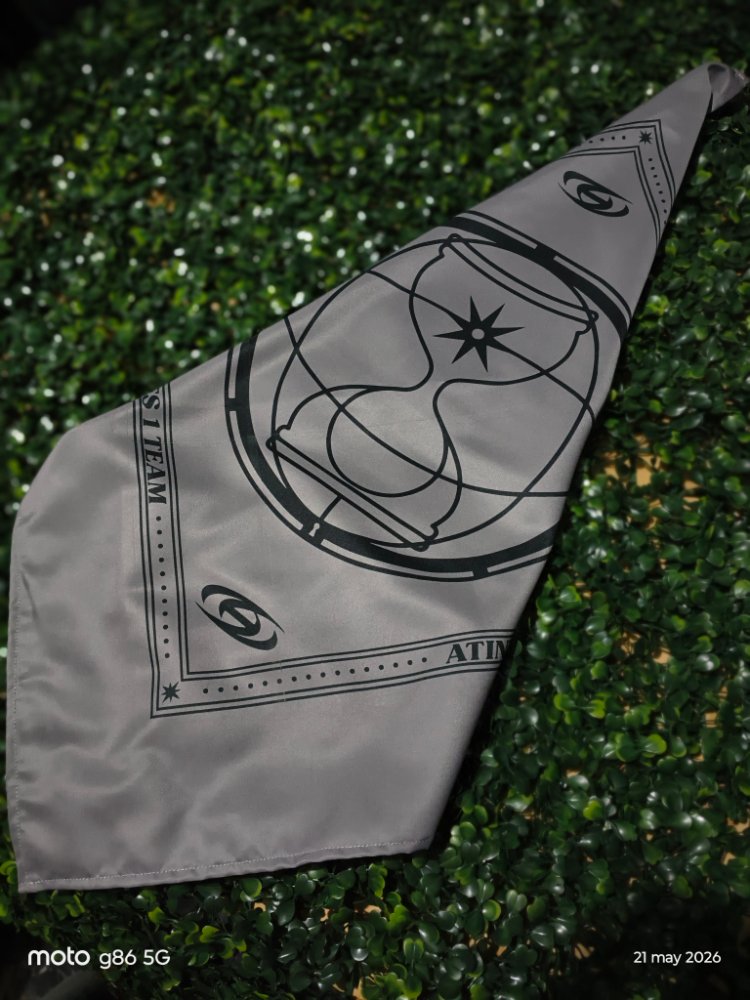 ATEEZ- 8Makes 1 Team (Bandana) gris.