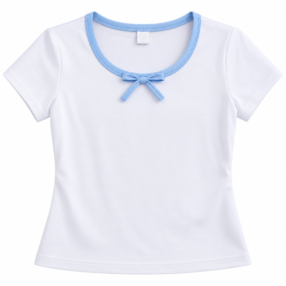 camiseta blanca con moño azul