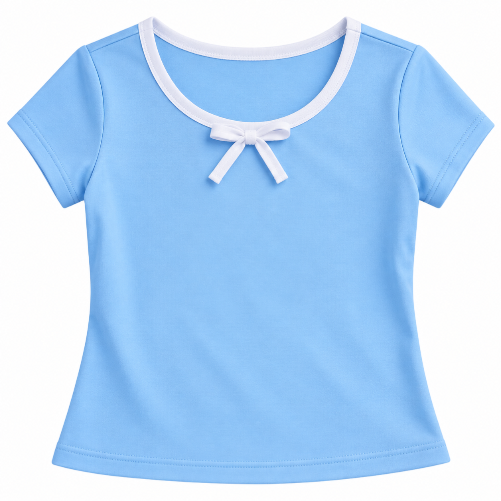 camiseta azul cielo con moño blanco