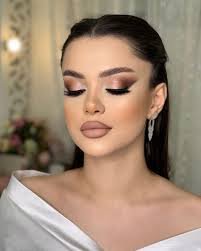 MAKE UP