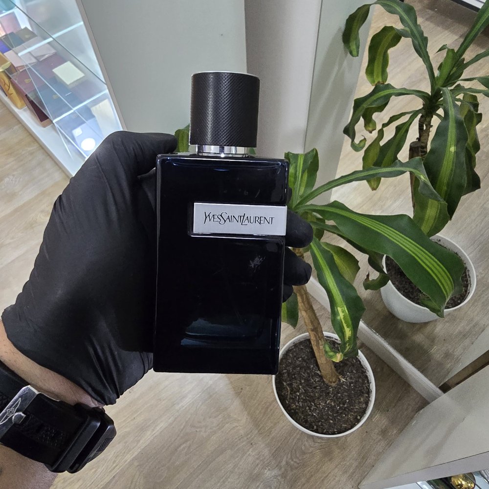 Y LE PARFUM