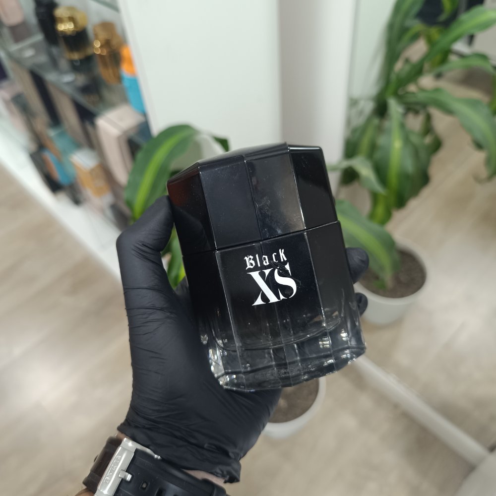 BLACK XS
