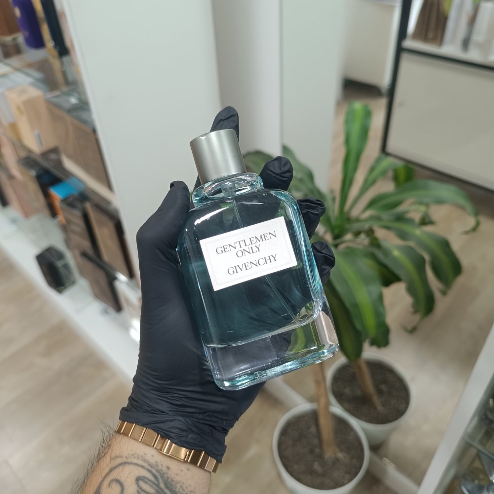 GENTLEMAN ONLY GIVENCHY