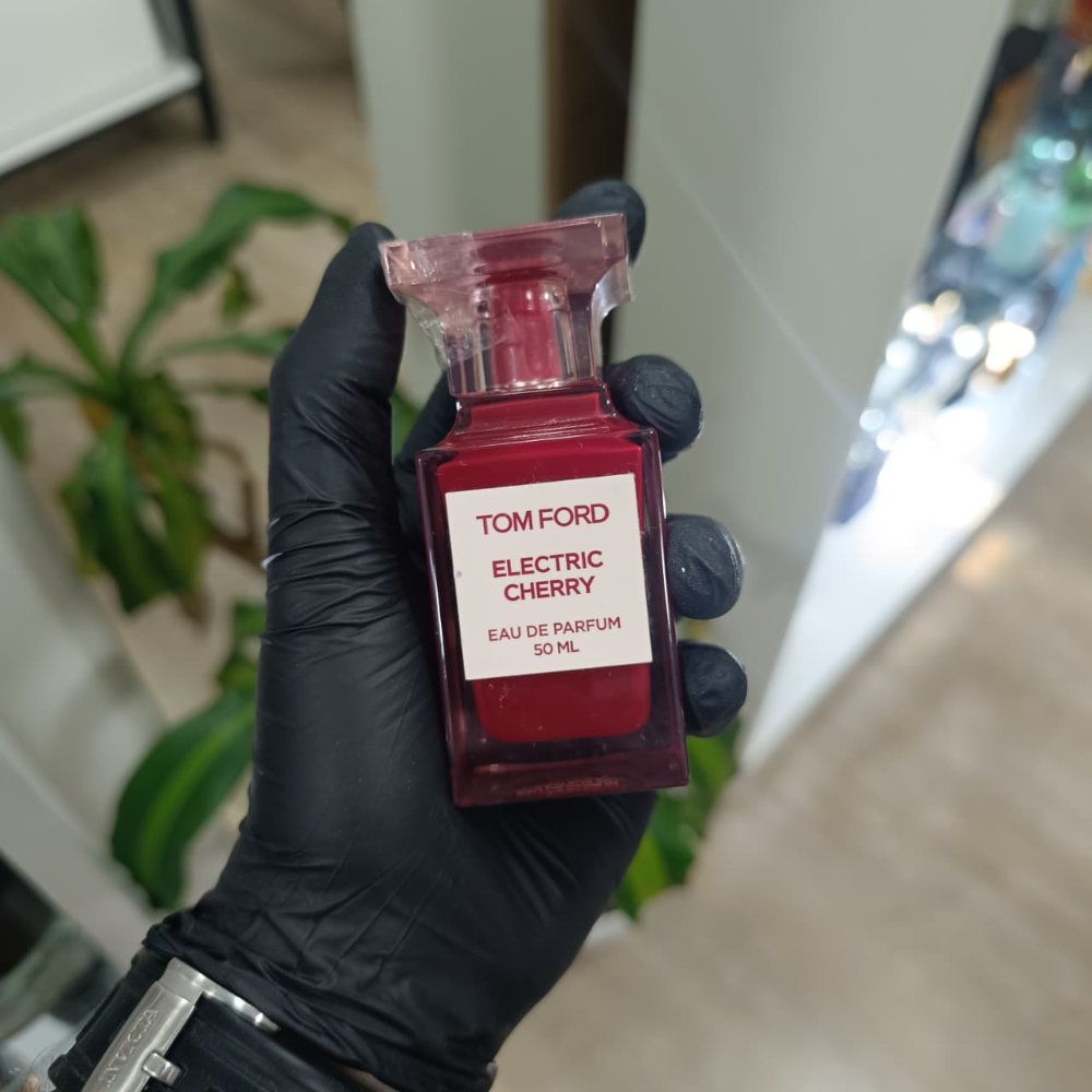 TOM FORD ELECTRIC CHERRY