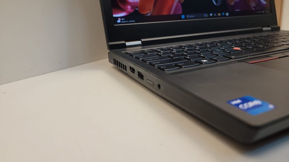 404- LENOVO THIHKPAD DESTKTOP KJUL19 I7-11GEN 32/1TB/4GB