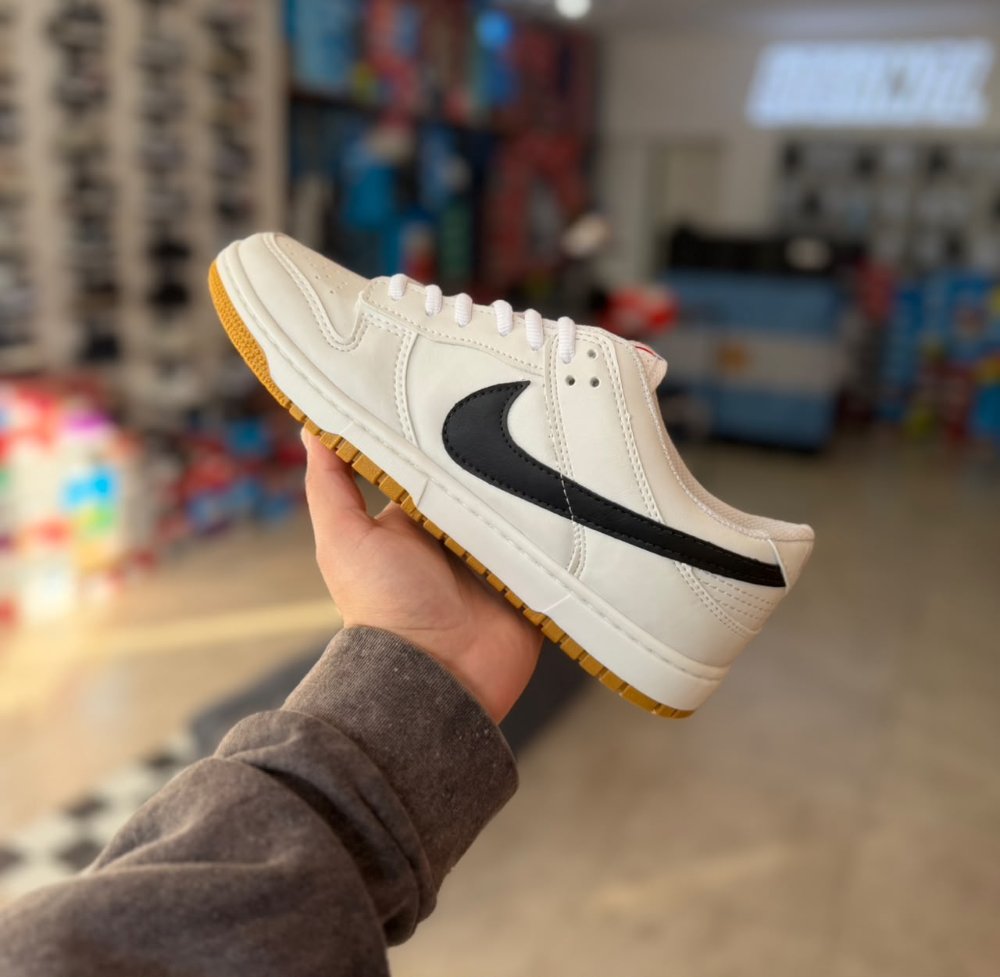 Dunk sb low white/black/caramelo