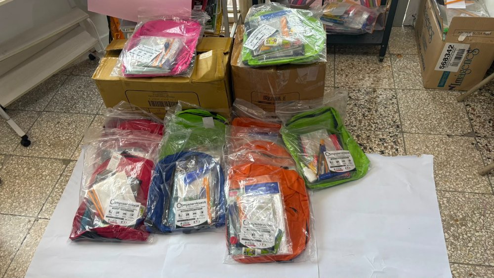 KIT ESCOLARES EQUIPO DE SOLIDARIO HAINEROS