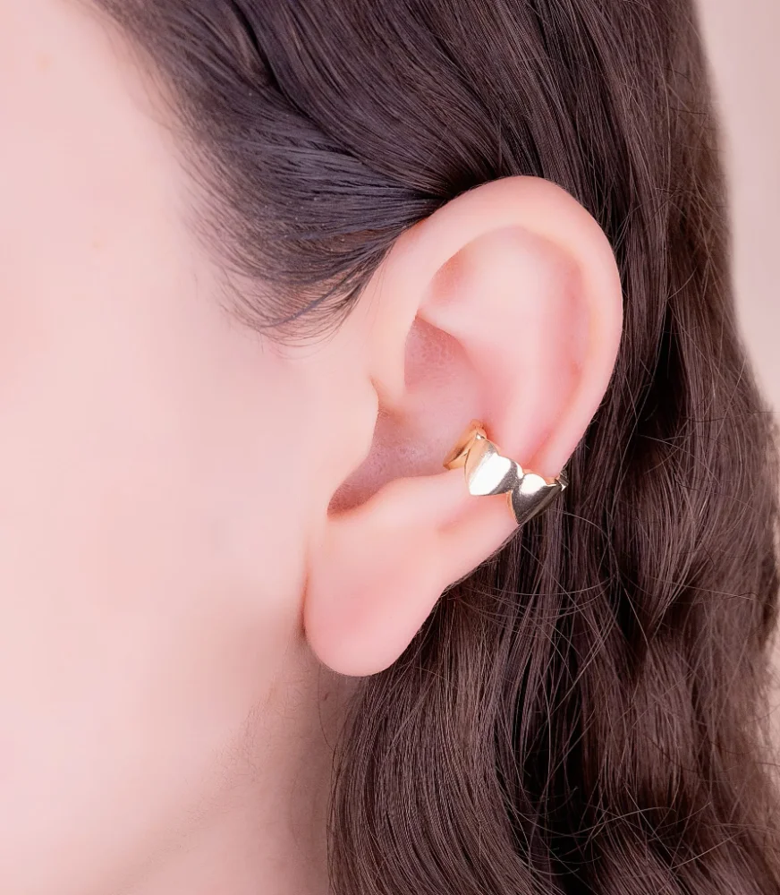 Ear Cuff Corazones Dorado Ref E765