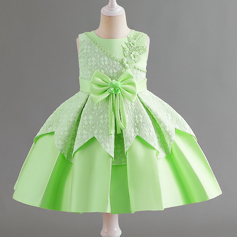 Vestido de niña, vestido verde tierno, con paletones y tela de relieve de flores, lazo en la parte de cintura