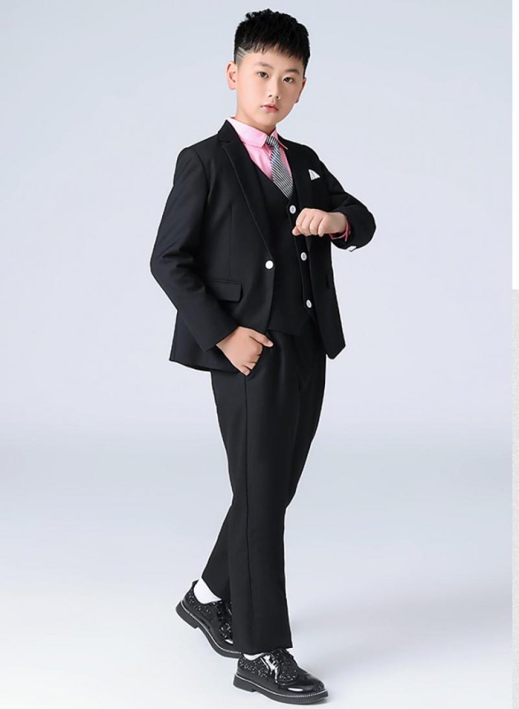 Traje de niño, traje formal de saco, chaleco y pantalón negro, camisa rosada y corbata negra con rayas blanca