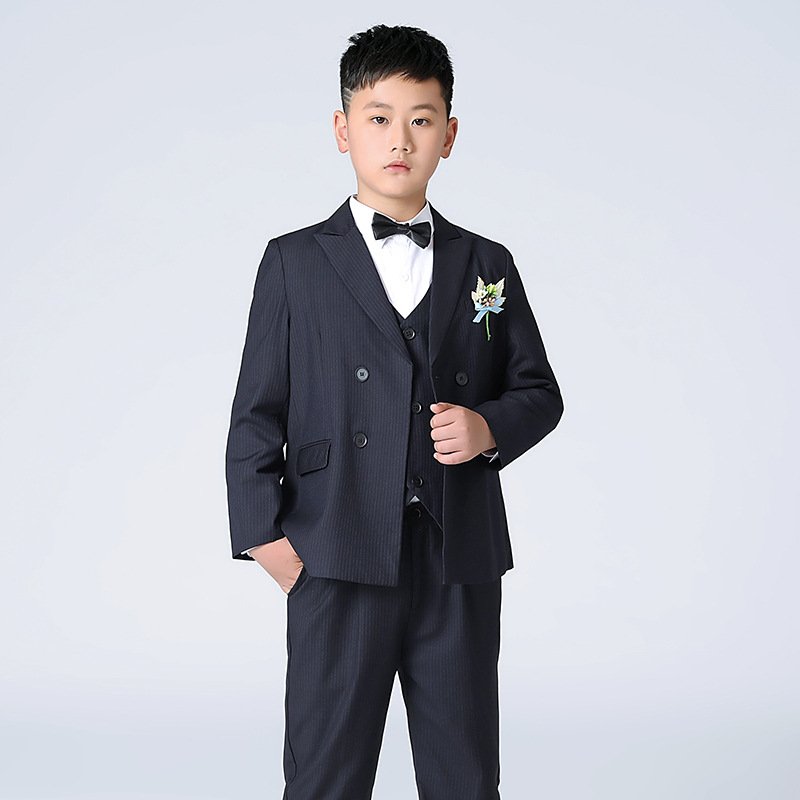 Traje de niño, traje formal de saco, chaleco y pantalón negro, camisa blanca y corbatín negro