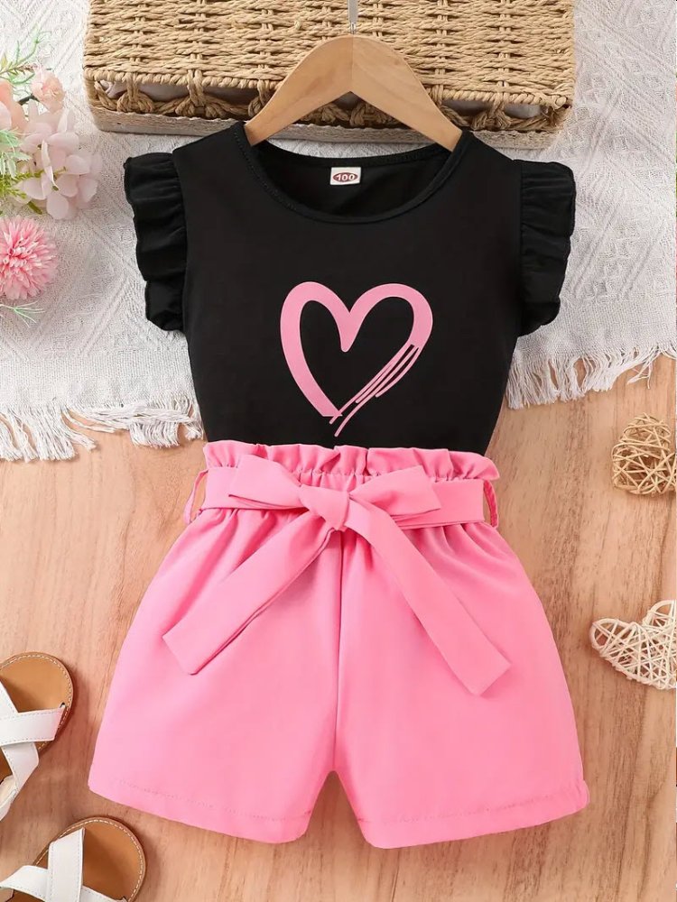 Traje de niña, traje de short enterizo, parte de arriba negro con corazón y parte de inferior rosada y cinta en la cintura