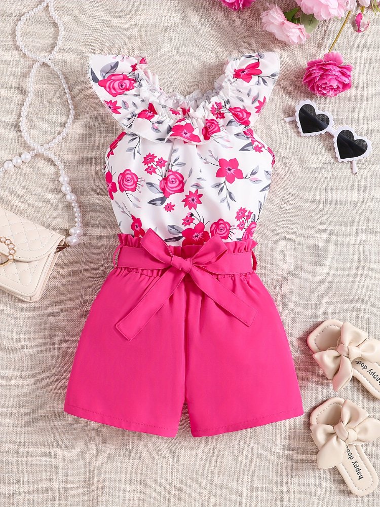 Traje de niña, traje de short rosado, camisa blanca con estampado flores rosadas, cinta en la cintura
