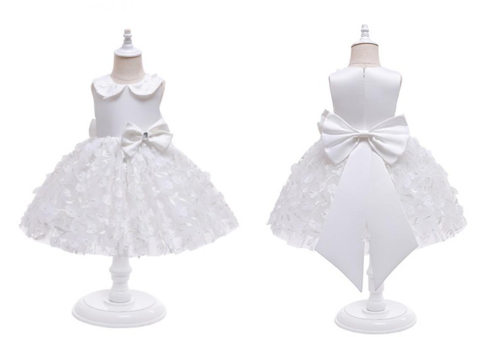 Vestido de niña, vestido blanco, con detalles de piedras en la parte arriba
