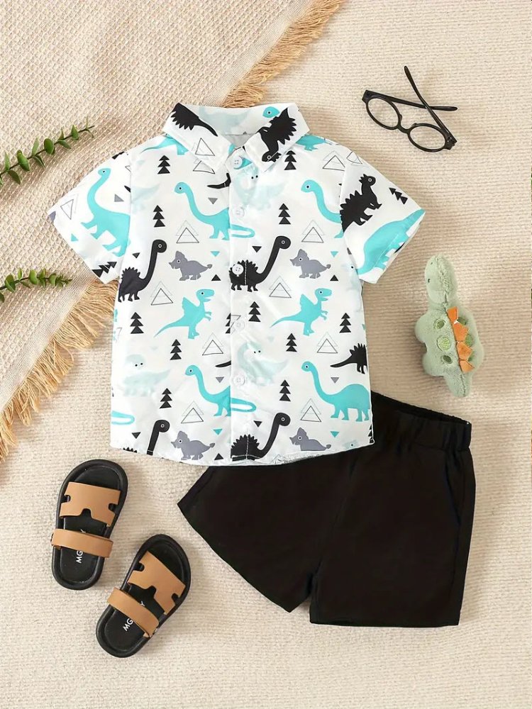 Traje de niño, traje de short negro, camisa blanca con dibujo de dinosaurio en negro y acua