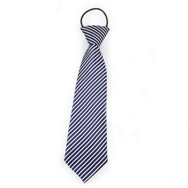 Corbata azul con rayas blancas