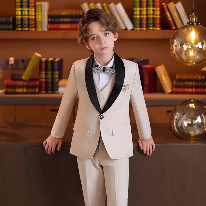 Traje de niño, traje formal de saco, pantalón y chaleco crema saco crema con detalle en negro, no incluye camisa