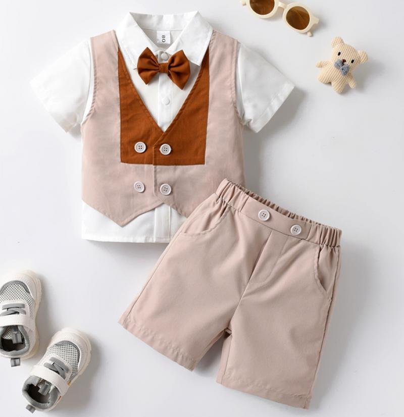 Traje de niño, traje de short crema, camisa blanca manga corta con chaleco crema (juntos) y corbatín café