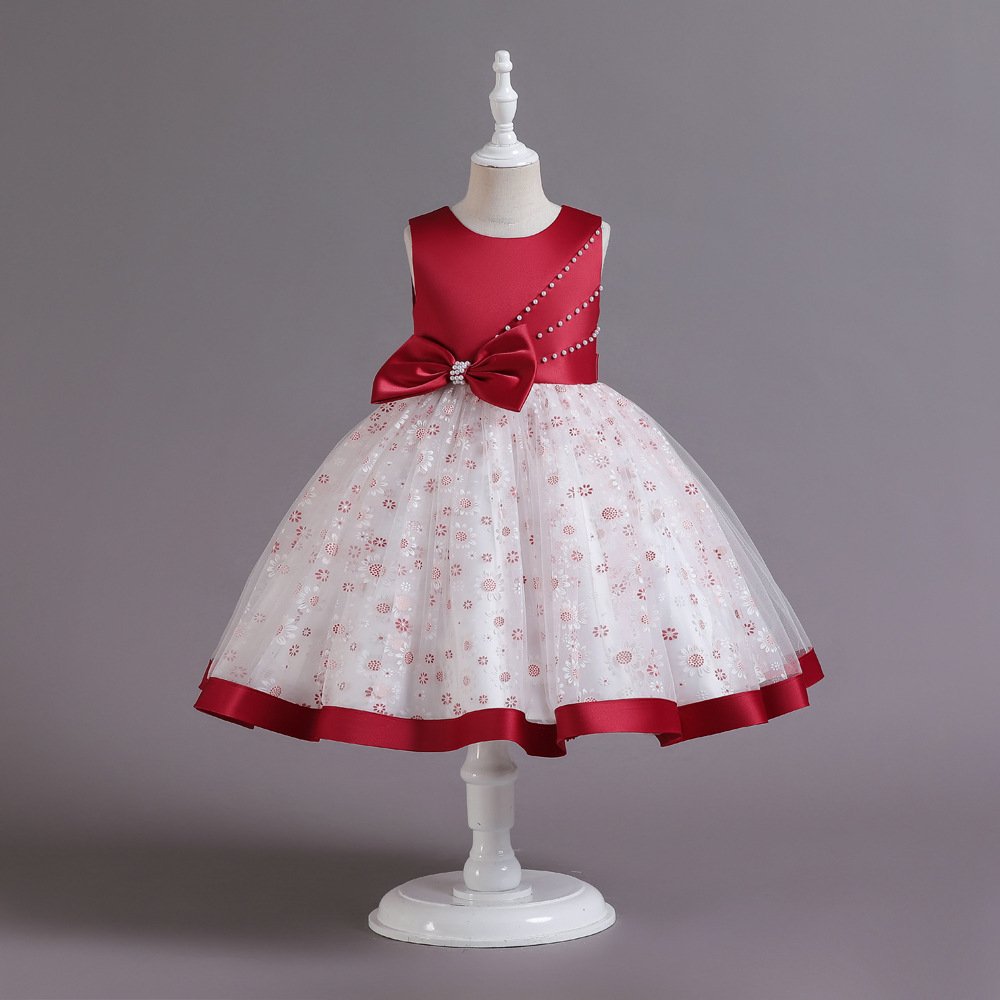 Vestido de niña, vestido rojo con blanco parte de arriba rojo detalles de perlas y lazo en la cintura y parte inferior en blanco con detalles en rojo y cinta en la orilla en rojo