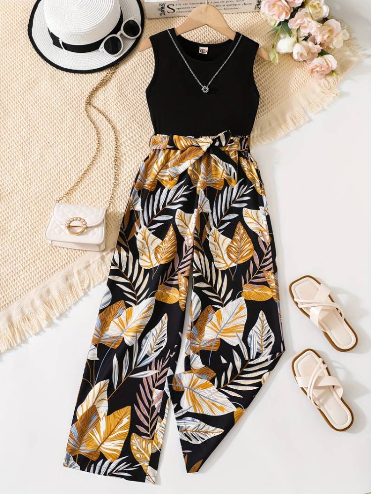 Traje de niña, traje negro con amarillo, camisa negra, pantalón negro con estampado amarillo, cinta en la cintura