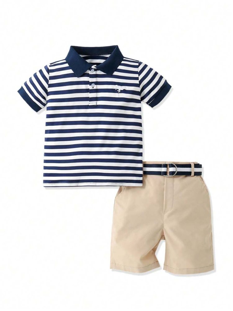 Traje de niño, traje de short crema y camisa manga corta blanca con rayas azul, conjunto casual