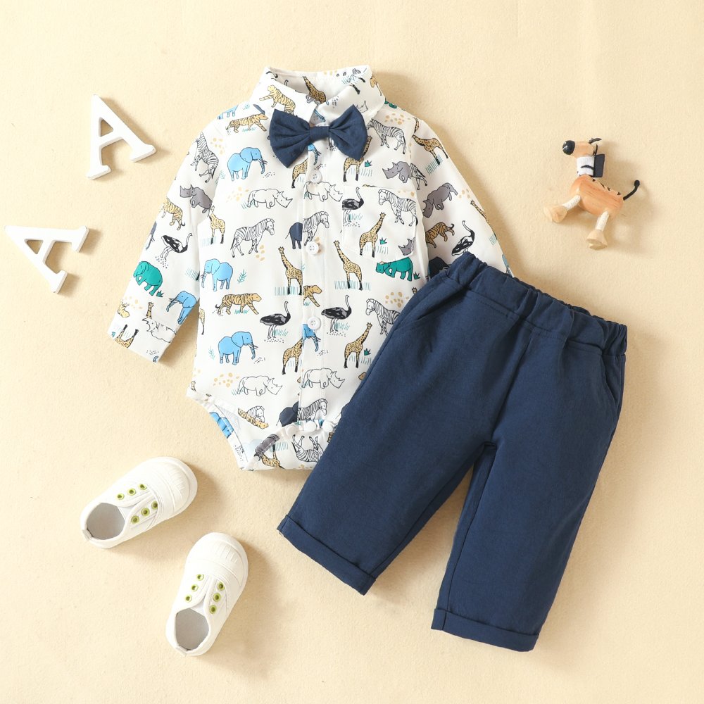 Traje de niño, traje de pantalón y corbatín azul, mameluco blanco con dibujos elefante, cebra, jirafa