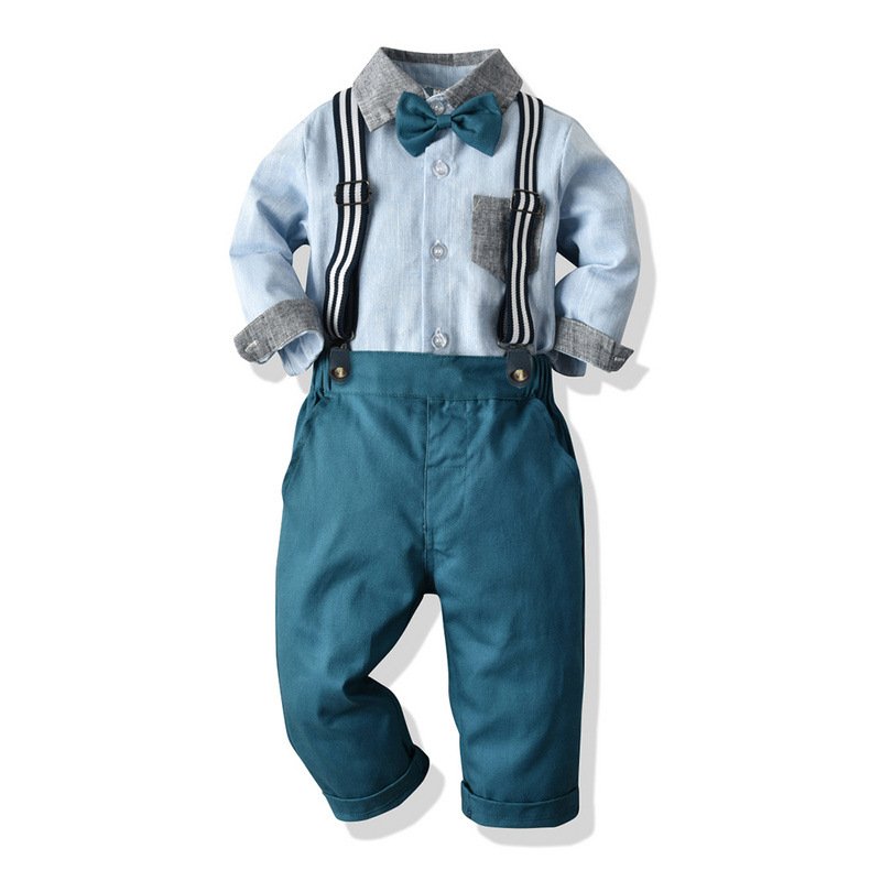 Traje de niño, traje de pantalón y corbatín azul, camisa celeste con detalles en gris (bolsa, puño y cuello) tirantes rayados negro con blanco