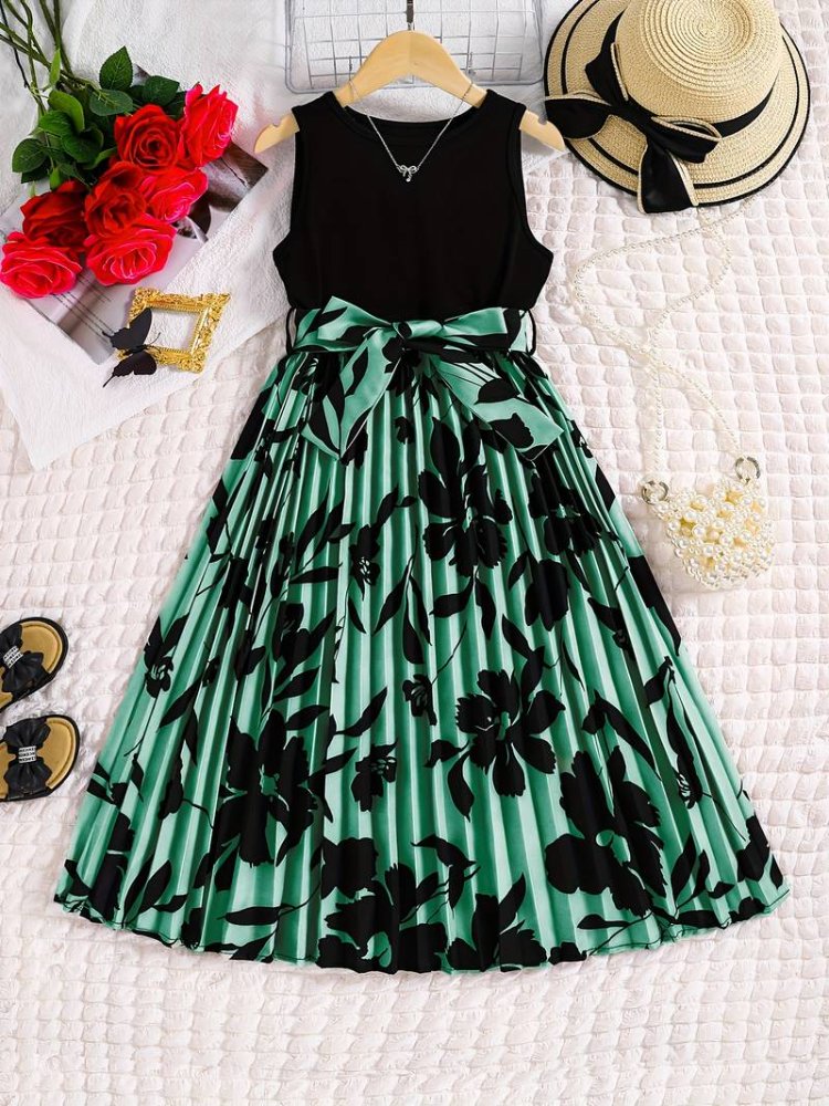 Vestido de niña, vestido negro con verde, parte superior negro con cuello redondo, parte inferior verde con estampado de flores color negro, cinta en la cintura