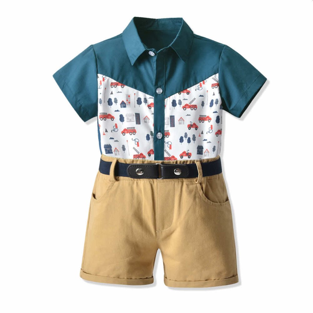 Traje de niño, traje camisa blanca con acua, dibujo de vehículos, short crema y faja