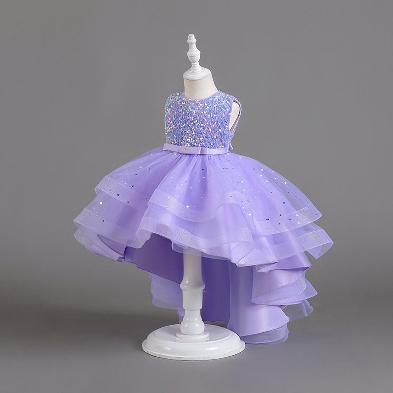 Vestido de niña, vestido lila con lentejuelas en la parte de arriba y pringas doradas en la parte de abajo, sin manga