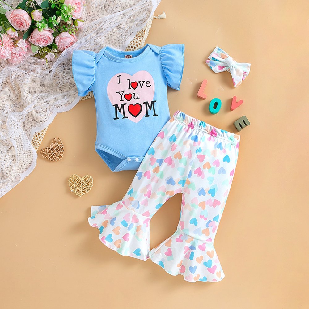 Traje de niña, traje de pantalón blanco con dibujo de corazones en celeste, naranja y rosados y mameluco celeste con I LOVE YOU MOM