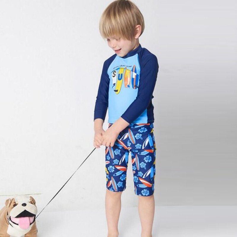 Traje de baño de niño, manga larga celeste con azul y tablas de surf