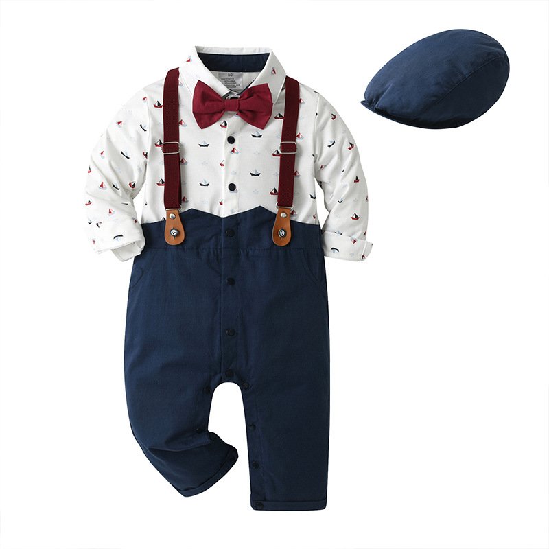 Traje de niño, traje de pantalón y boina azul, camisa blanca con barcos, tirantes y corbatín en rojo