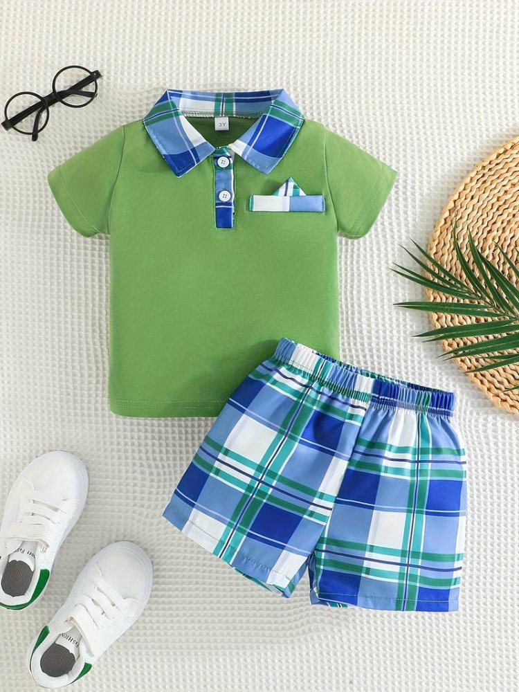 Traje de niño, traje de short cuadrado azul con verde, camisa estilo polo verde con detalles en cuello cuadrado verde con verde