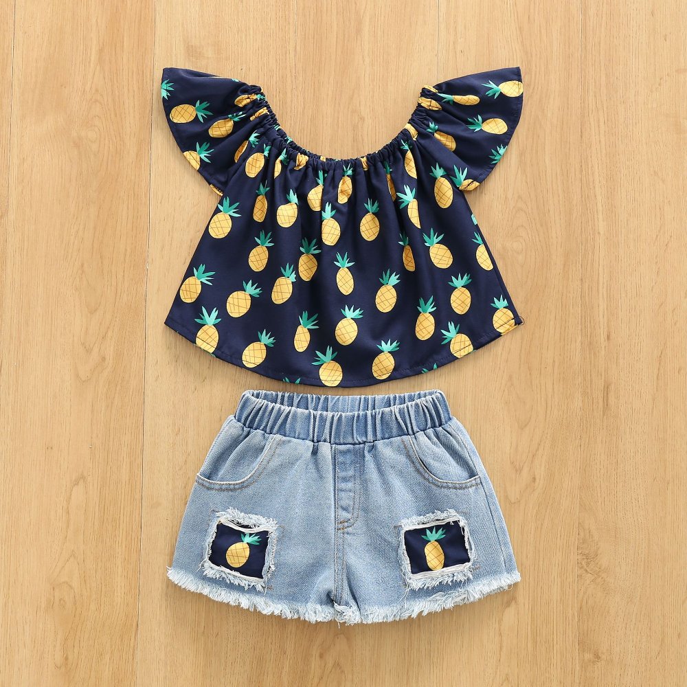 Traje de niña, traje de camisa azul obscuro con dibujos de piñas y short jeans