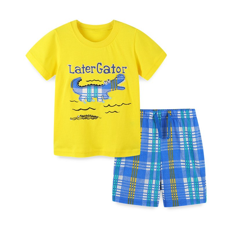 Traje de niño, traje de short cuadrado celeste con amarillo, camiseta amarilla con dibujo de cocodrilo