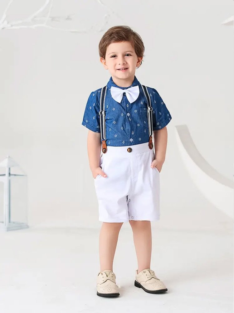 Traje de niño, traje de short y corbatín blanco, camisa azul figuras de anclas y tirante rayado