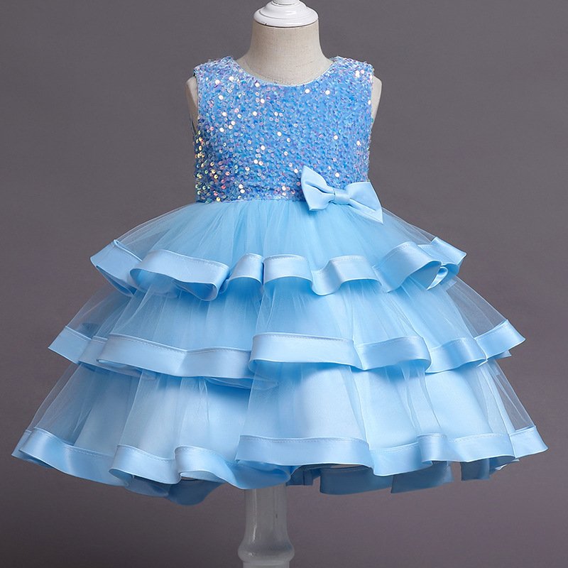 Vestido de niña vestido celeste, con lentejuelas en parte de arriba, lazo en cintura y vuelos en parte inferior