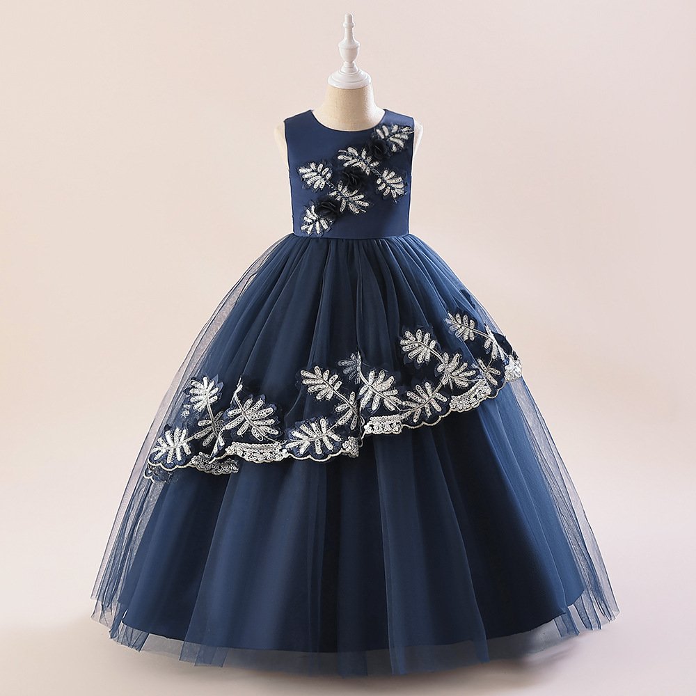 Vestido de niña, vestido azul con detalles en la parte de arriba y en vuelo corto diagonal