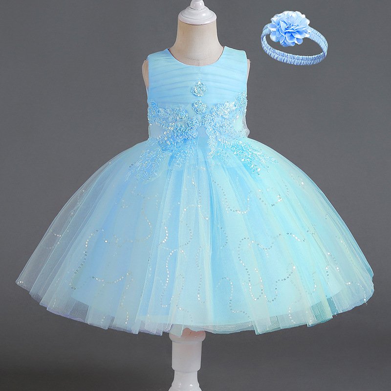 Vestido de niña, vestido celeste con detalles de flores en la parte superior y piedras en la parte inferior, cintillo con flor