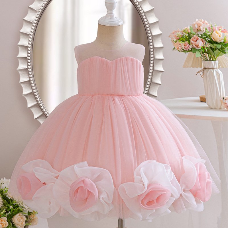 Vestido de niña, vestido rosado pastel, con rosas grande en la parte de abajo