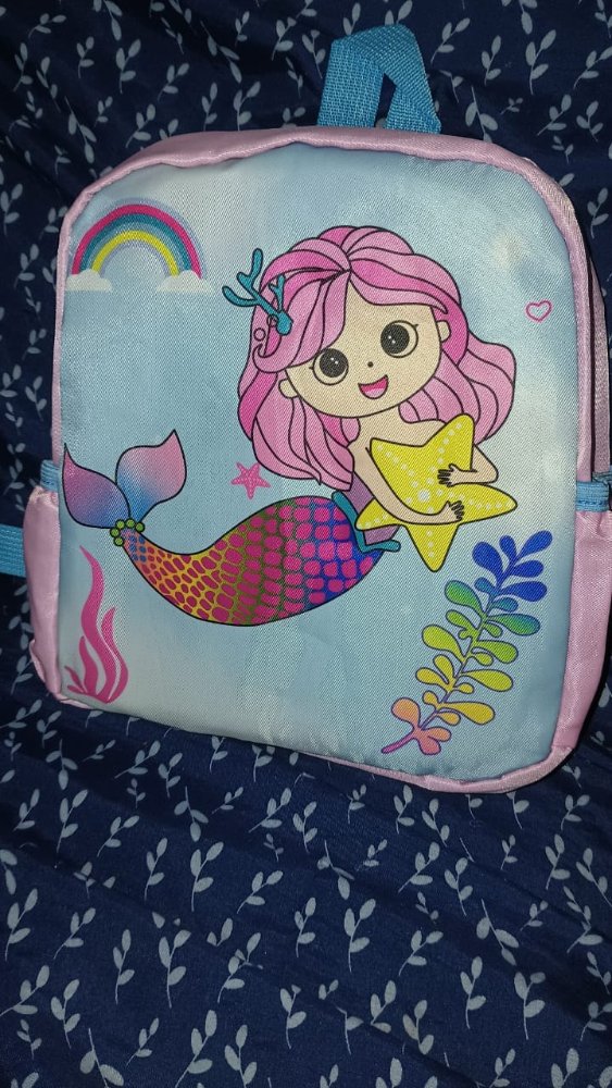 Mochila de sirenita con una estrella, color rosado con celeste