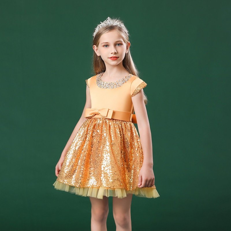 Vestido de niña, vestido dorado con perlas en la parte del cuello