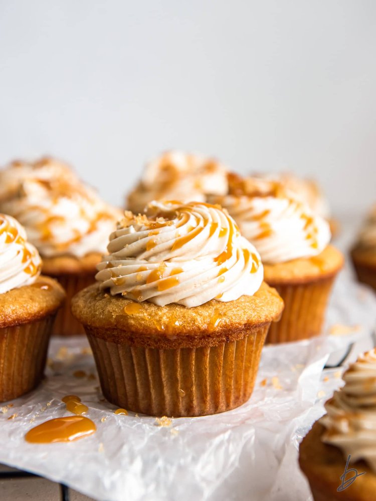 CUP CAKE EN ESTUCHE DORADO
