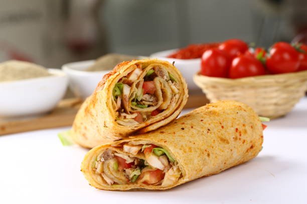 Burritos acompañando con palito de yuca